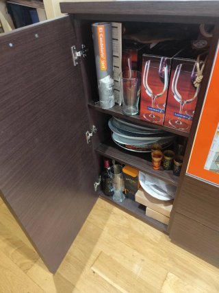 Aparador moderno madera y cristal naranja