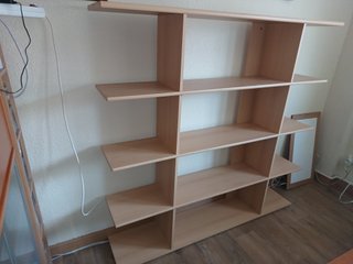 Estantería de madera para estudio