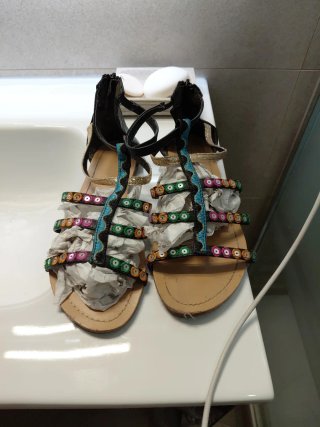 Sandalias de verano negras y multicolor