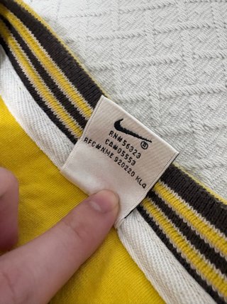 Camiseta Nike Vintage Amarilla Negra Talla S Y2K