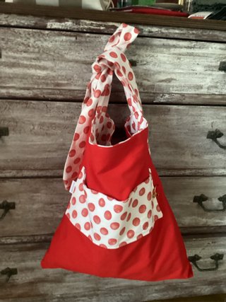 Borsa a tracolla pois bianchi e rossi