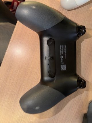 PS4 Slim 1TB + 3 mandos