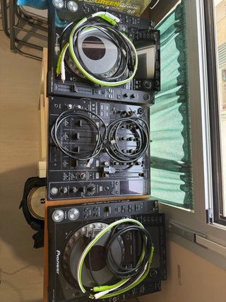 Equipo DJ Pro: 2x Pioneer CDJ2000nx + DJM800
