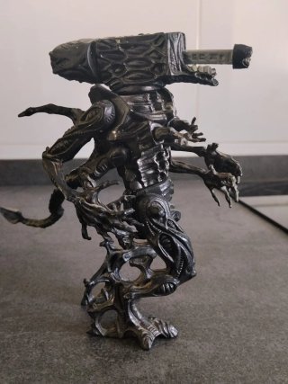 Figura Alien Realista