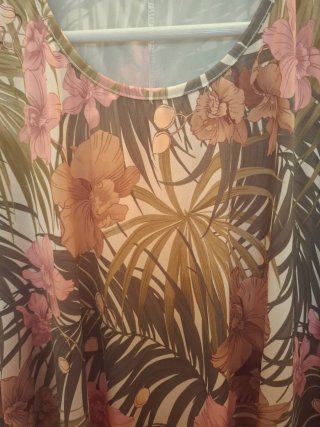 Blusa estampada hojas y flores