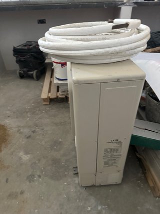 Compresor y máquina de aire acondicionado