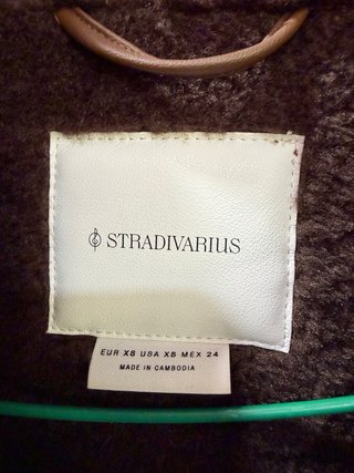 Chaqueta Stradivarius efecto piel