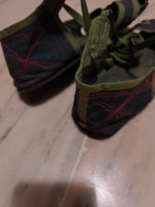 Bailarinas verdes artesanales con bordados