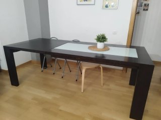 Mesa de comedor moderna madera y cristal