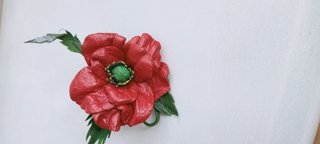 Broche Papoula Vermelha Feito à Mão em Couro