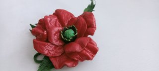 Broche Papoula Vermelha Feito à Mão em Couro