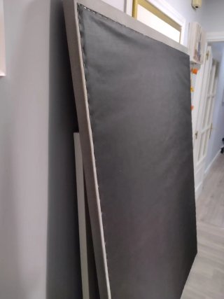 Base tapizada con patas,tela antideslizante!