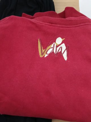 Sudadera roja y pantalón chándal talla 13/4