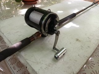 2 Carretes T500 Okuma y 2 cañas Kali 80lb