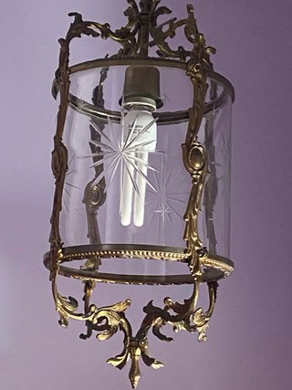 Lámpara colgante de cristal y metal dorado