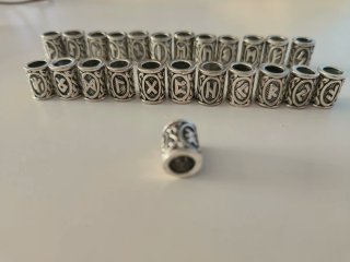 Abalorios Metálicos Runas Vikingas Plata
