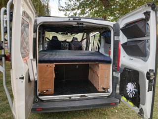 Vendo Opel Vivaro 2.0 CDTI 114 CV de 2009, camper