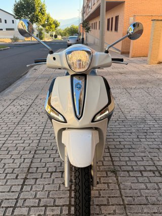 Piaggio Liberty 125 Scooter Beige/Blanco