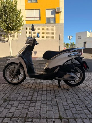 Piaggio Liberty 125 Scooter Beige/Blanco