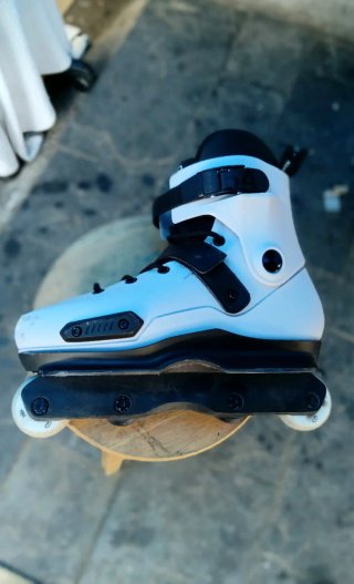 Patines Agresivos Blancos y Negros