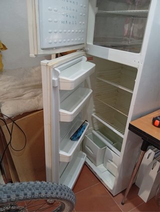 Nevera blanca con congelador