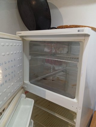 Nevera blanca con congelador