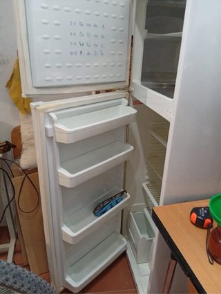 Nevera blanca con congelador