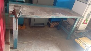 Banco de trabajo HECO con tornillo