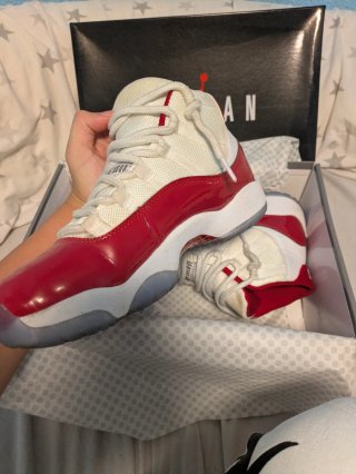 Jordan 11 Rojo y Blanco