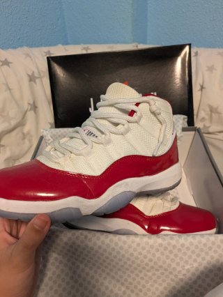Jordan 11 Rojo y Blanco