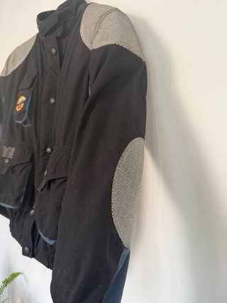 Chaqueta de moto con protecciones