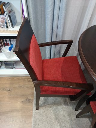 Mesa extensible y 4 sillas salón