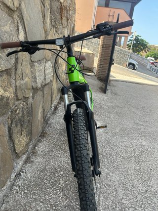 Bicicleta Eléctrica Cube Verde
