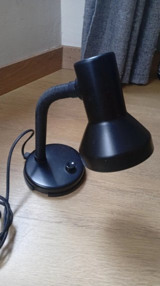 Lámpara de escritorio negra