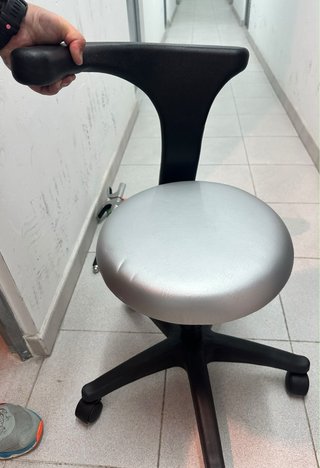 Taburete dental plata y negro