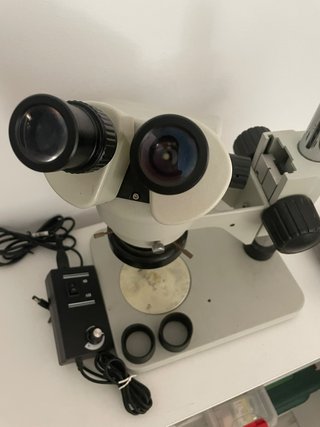 Microscopio binocular para placas de móviles
