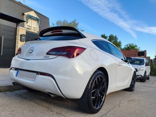 Opel Astra GTC BITURBO DIESEL 195 CV 10/2015