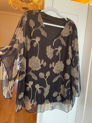 Blusa elegante bordada floral 4XL