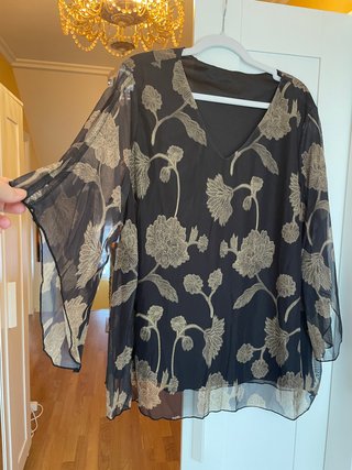 Blusa elegante bordada floral 4XL