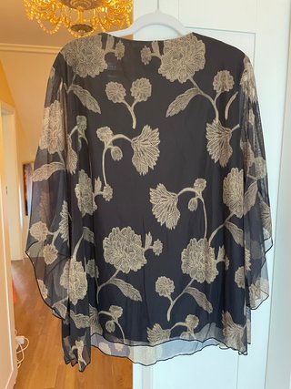 Blusa elegante bordada floral 4XL