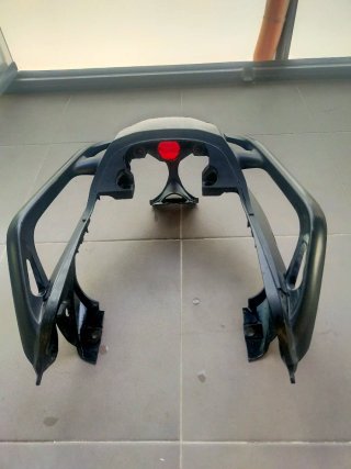 Asidero y piloto trasero Yamaha FZ6