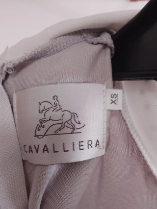 Camiseta técnica Cavalliera gris con cuello adorna