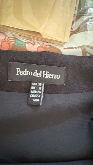 Falda corta Pedro del Hierro negra con volante