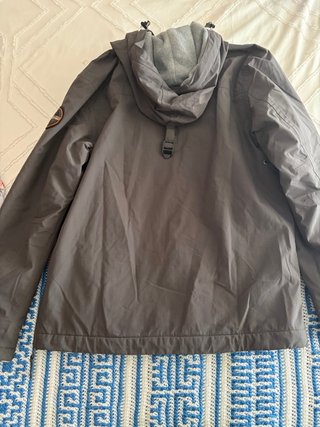 Anorak Napapijri gris con defecto