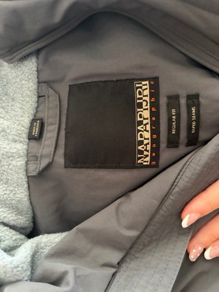 Anorak Napapijri gris con defecto