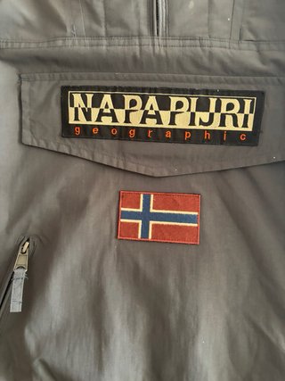 Anorak Napapijri gris con defecto