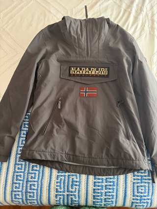 Anorak Napapijri gris con defecto