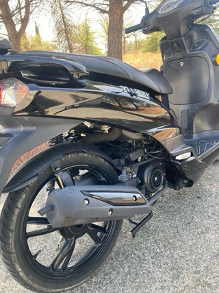 Peugeot Tweet 50 cc Scooter Negra