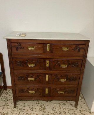 Cómoda antigua de madera con tapa de mármol. 1897