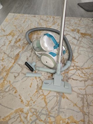 Aspiradora Taurus con accesorios